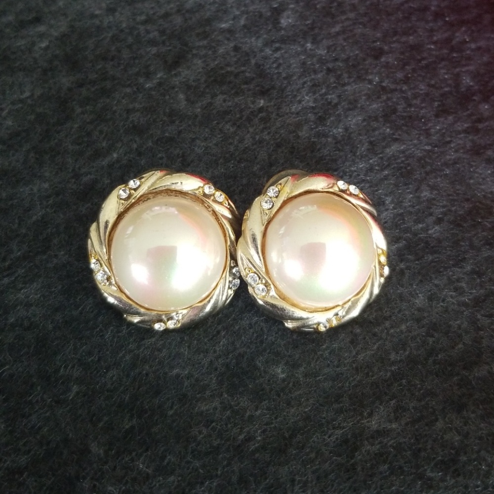 Pearl earrings